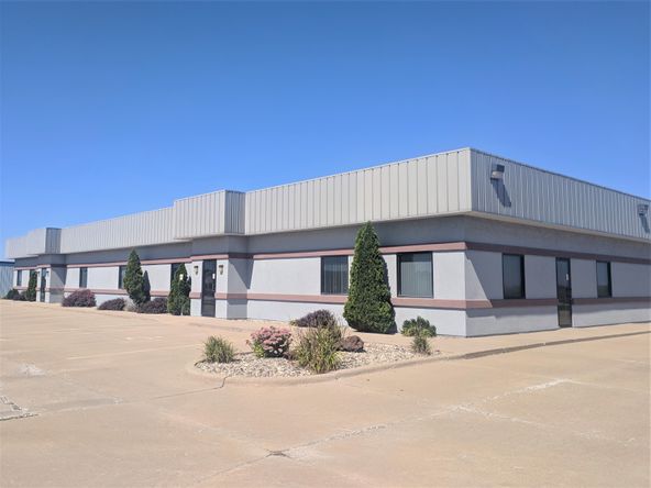 901 West Main Street, El Paso, IL 61738